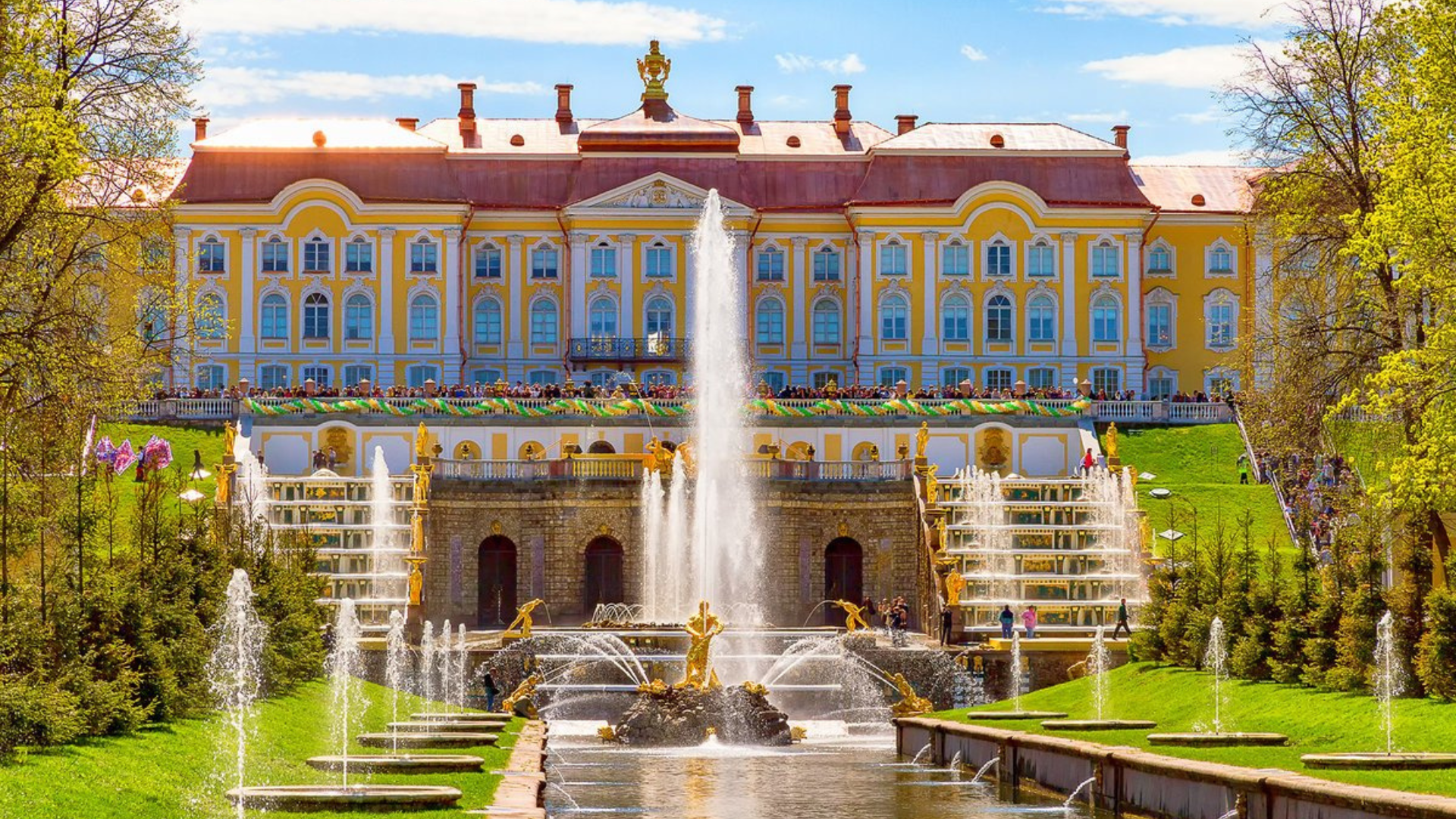 Петергофский дворец в Санкт-Петербурге. Петродворец в Петергофе. Петергоф музей-заповедник. Петергоф дворцово-парковый ансамбль дворец.