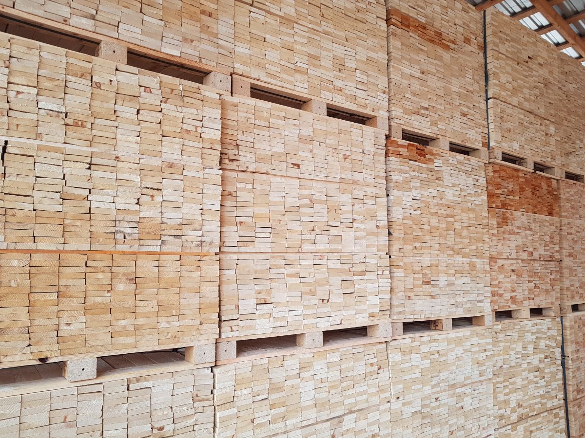 Buy lumber, building beams, pallet boards, pellets