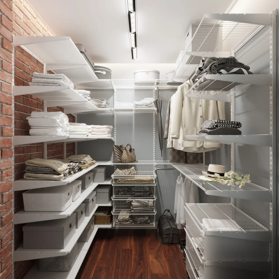 С кирпичной стеной