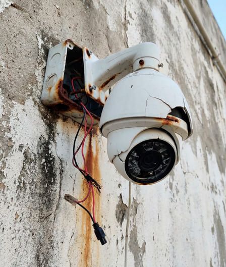 malfunctioning_security_camera_001