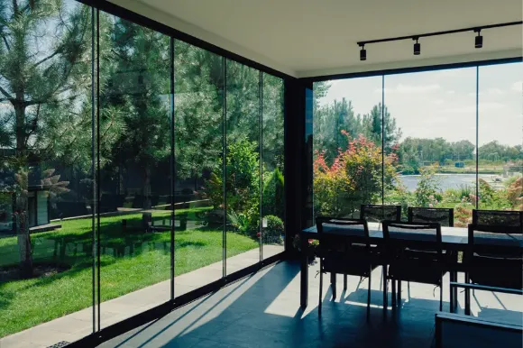 Безрамное остекление веранд