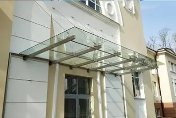 Стеклянный козырек из триплекса