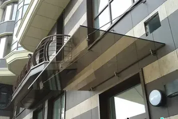 Стеклянный козырек