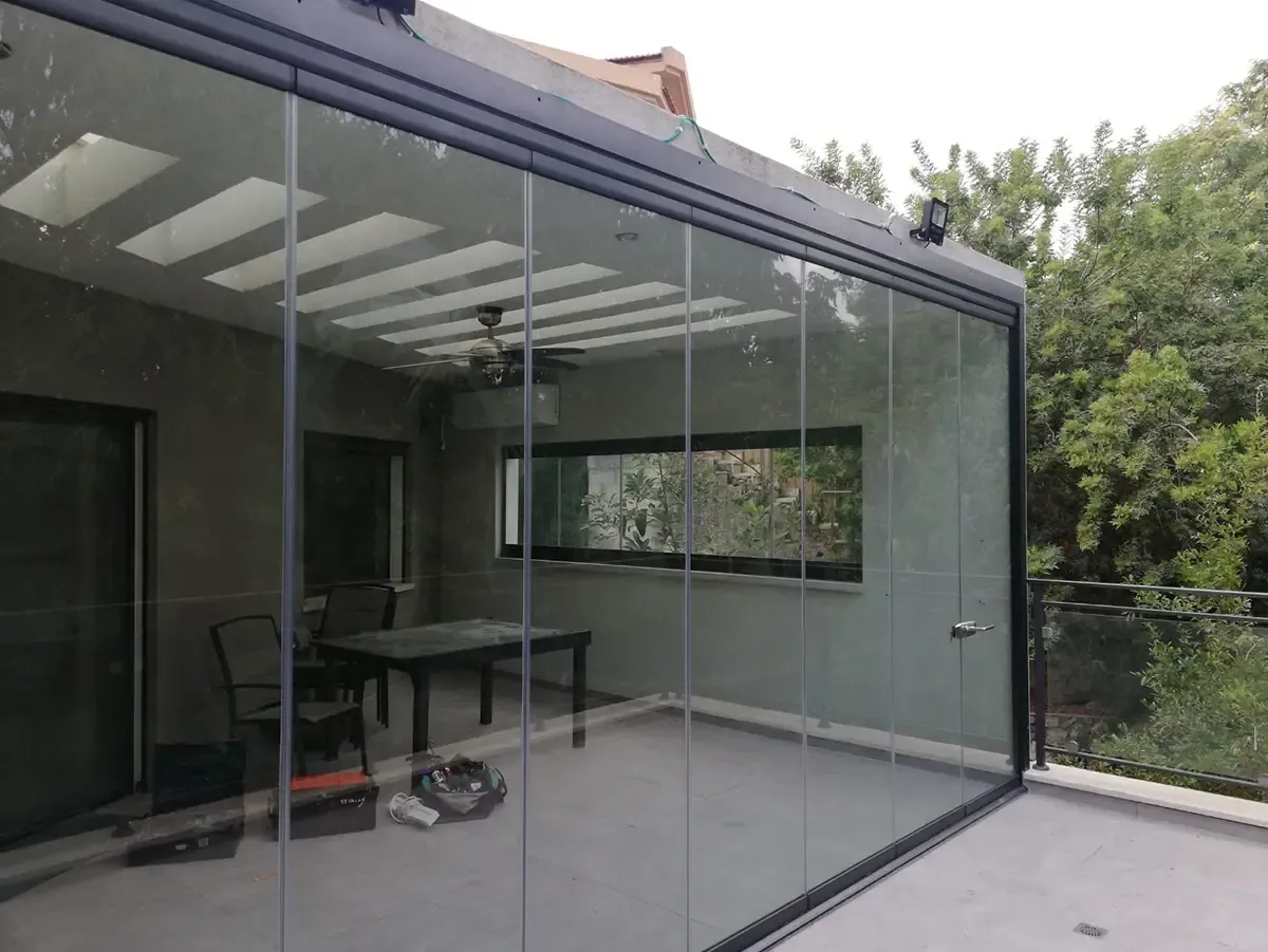 Безрамное остекление террас, веранд в Беларуси Albert Genau