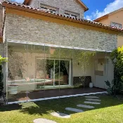 Поворотно-складное безрамное остекление