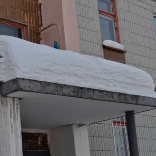 Козырек из бетона, шифера, металла