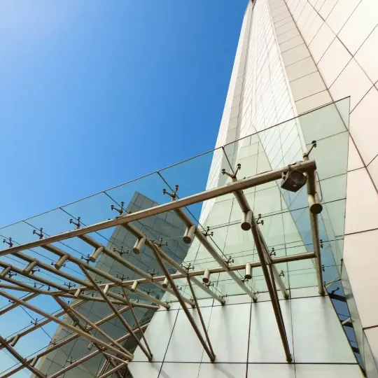 Стеклянный козырек на спайдерах