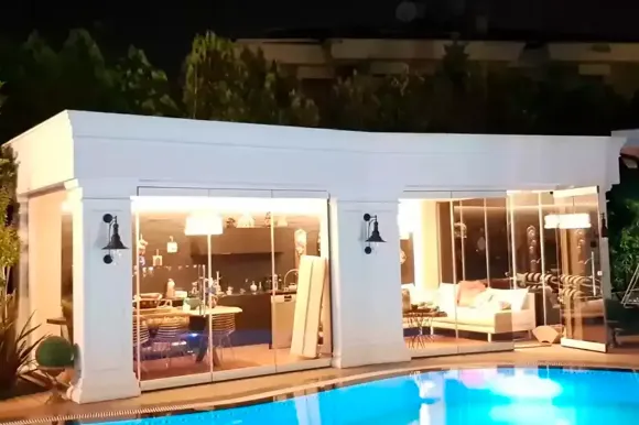 Безрамное остекление домов