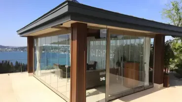 Безрамное остекление беседок