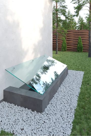 Стеклянный козырек над приямком