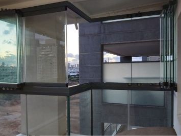 Vertiflex Twin гильотинная вертикально раздвигаемая автоматическая система безрамного остекления albert Genau