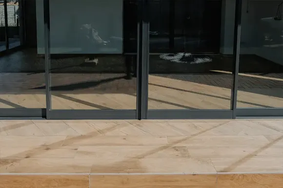 Безрамное остекление балконов и лоджий в Беларуси