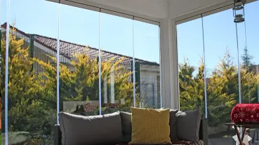 Безрамное остекление беседок