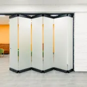 Гильотинное безрамное остекление