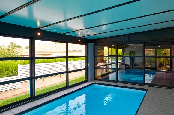 Раздвижная гильотинная система остекления для стадионов и спортивных комплексов