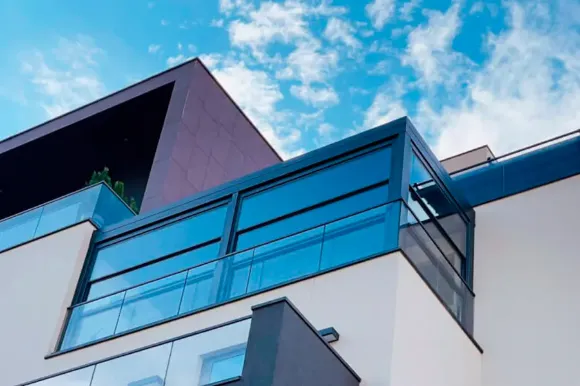 Раздвижная гильотинная система остекления для веранд, террас, балконов и лоджий