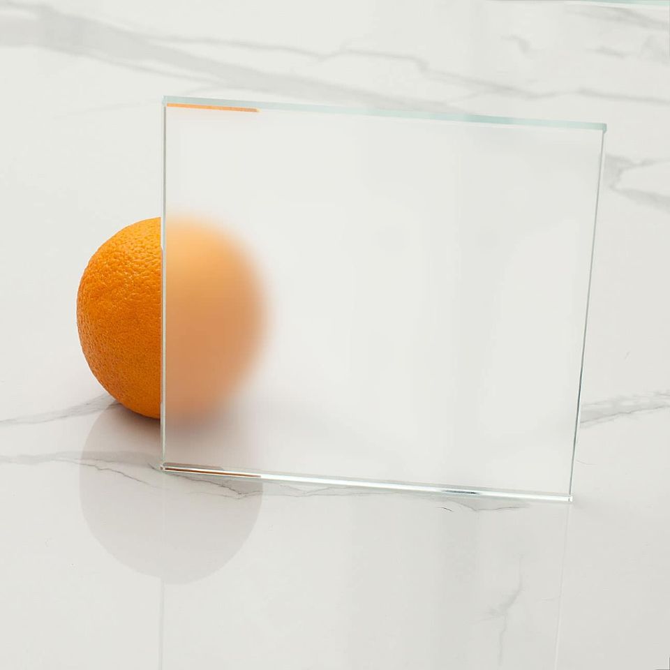 Матовое осветленное стекло для стеклянных перегородок