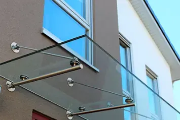 Стеклянный козырек из закаленного стекла