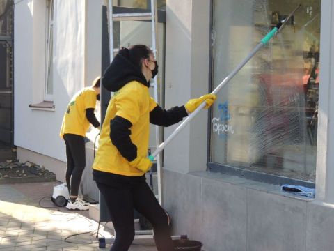 Мойка окон и витрин