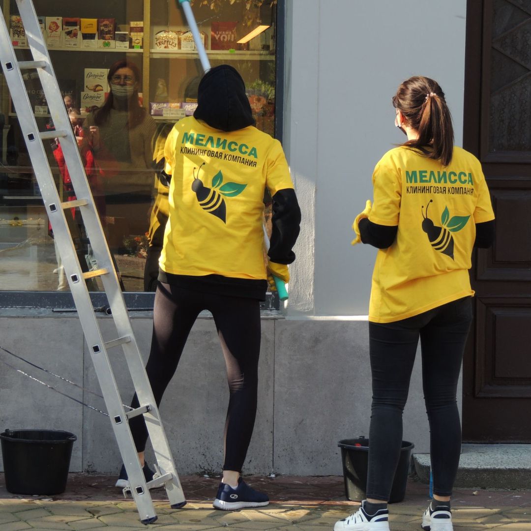 Мойка витрин клининговой компанией Мелисса