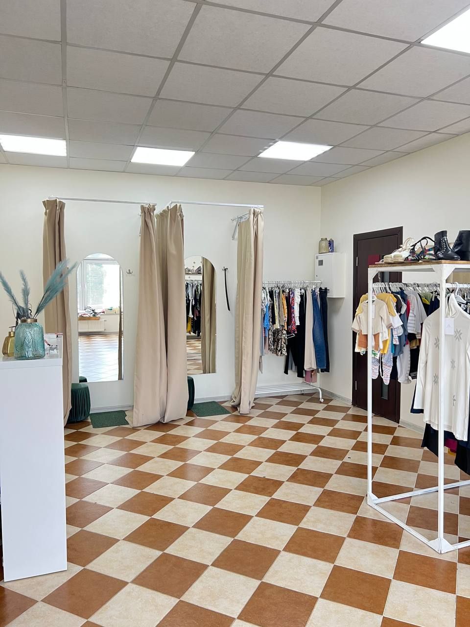 ПРОДАЕТСЯ МАГАЗИН СТОКОВОЙ ОДЕЖДЫ – СТОК. STOCK.ME.NOW. - СМОТРЕТЬ В КАТАЛОГЕ BUYER.BY