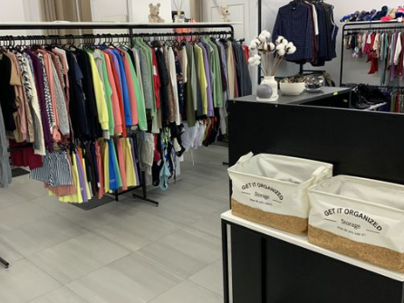 Продается магазин стоковой одежды "Moon Stock" в ЖК "Минск Мир". Купить готовый бизнес в Минске. Смотреть в каталоге Buyer.by