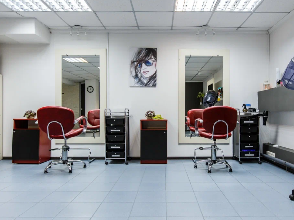 Купить салон красоты, парикмахерскую. В продаже салон красоты "ПРИЗМА" 120 М2 возле метро - каталог Buyer.by