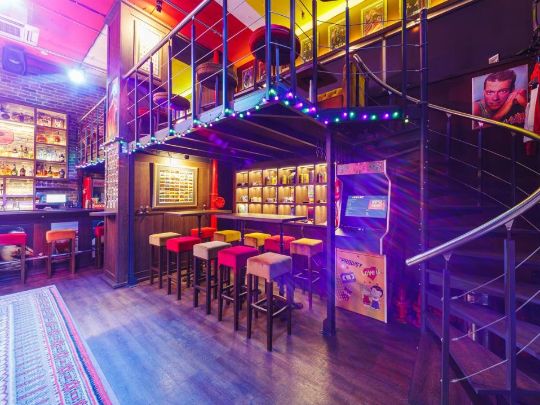 Продается бар в стиле вечеринок девяностых "Бар 90-ых (Bar-90s)". Площадь 68м2 - подробнее в каталоге Buyer.by