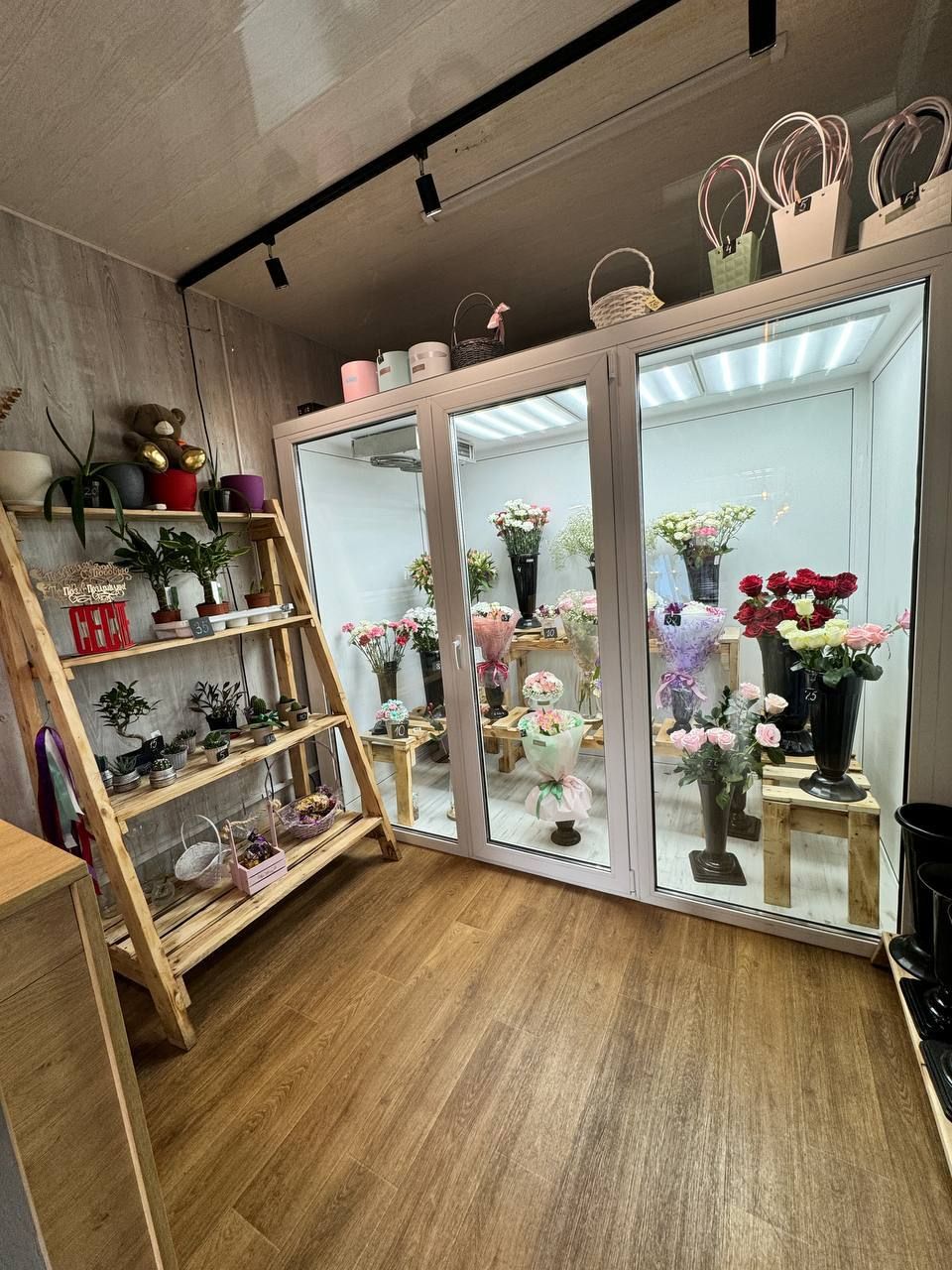 Готовый бизнес в г. Бобруйске - магазин цветов. Фото 4