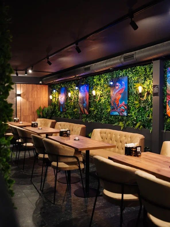 Купить готовый бизнес, кафе, бар в центре Минска, возле метро, ул. Карла Маркса. Продается рестобар Amazonka / Амазонка - подробнее в каталоге buyer.by