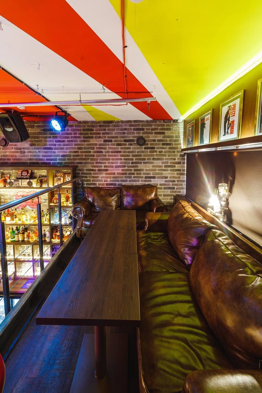 Купить готовый бизнес. Бар в стиле вечеринок девяностых "Бар 90-ых (Bar-90s)". Площадь 68м2