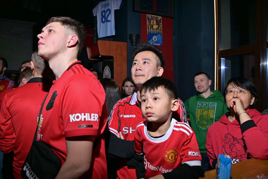 Гости столицы болеют дружно