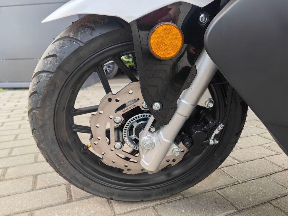 racermotors.by - Максискутер SPRMOTORS TRAVEL MAX 180 EFI