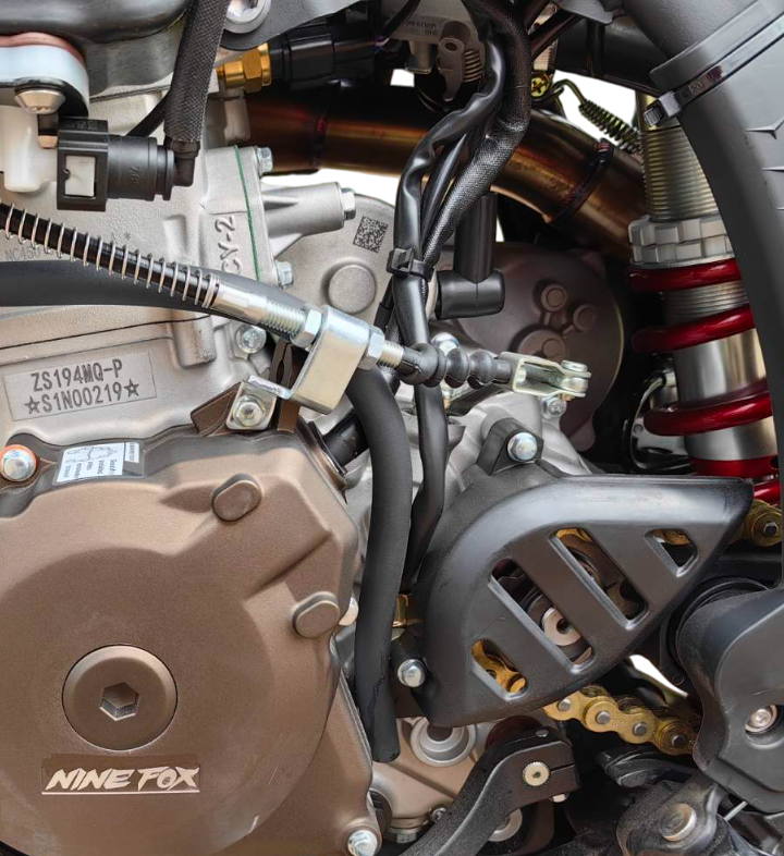 racermotors.by - Двигатель с верхним распредвалом, 4 клапанами и полностью настраиваемая подвеска для максимального комфорта - Кросс NINE FOX Strider 450 EFI