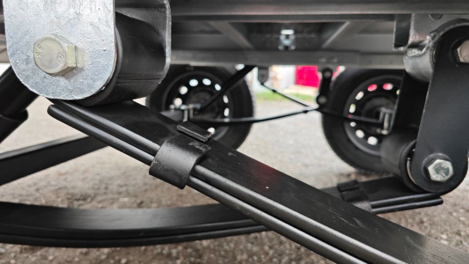 Автос.бел - ПЛАТФОРМА AVTOS А40Р2В, РЕССОРЫ ГАЗЕЛЬ 2-УХ ЛИСТОВЫЕ, КОЛЕСА R16, БЕЗ ТЕНТА, БЕЗ БОРТОВ