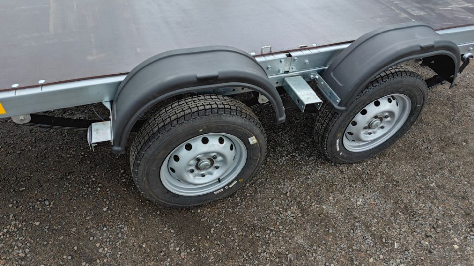 Автос.бел - ПЛАТФОРМА AVTOS А40Р2В, РЕССОРЫ ГАЗЕЛЬ 2-УХ ЛИСТОВЫЕ, КОЛЕСА R16, БЕЗ ТЕНТА, БЕЗ БОРТОВ