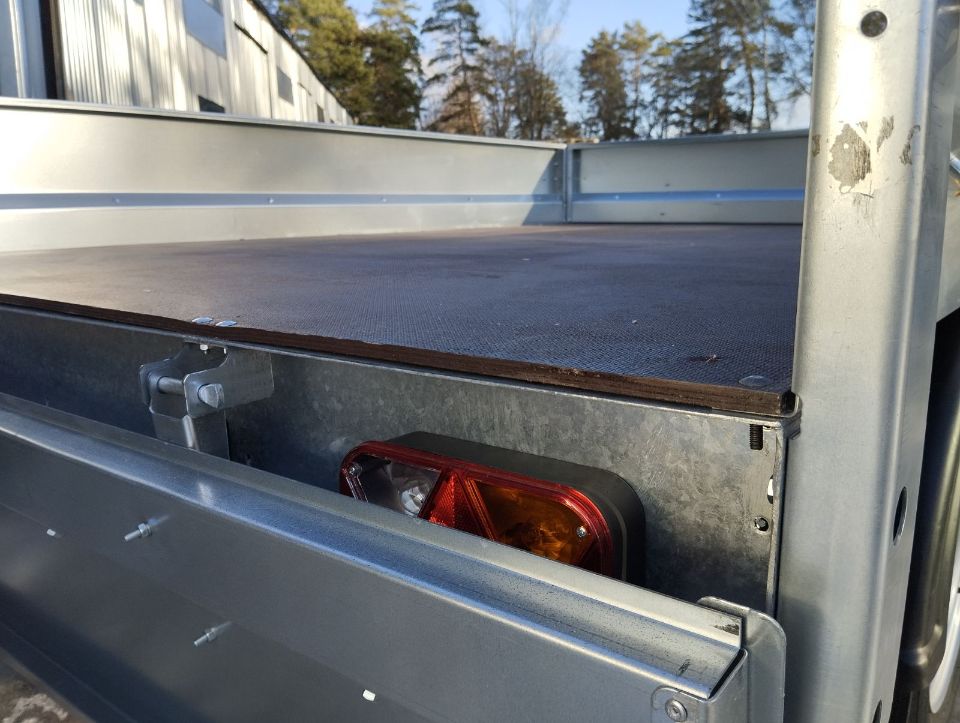 прицеп.бел - ЛЕГКОВОЙ ДВУХОСНЫЙ ПРИЦЕП ТРЕЙЛЕР 2,5Х1,7М (КОЛЕСА ПОД РАМОЙ)