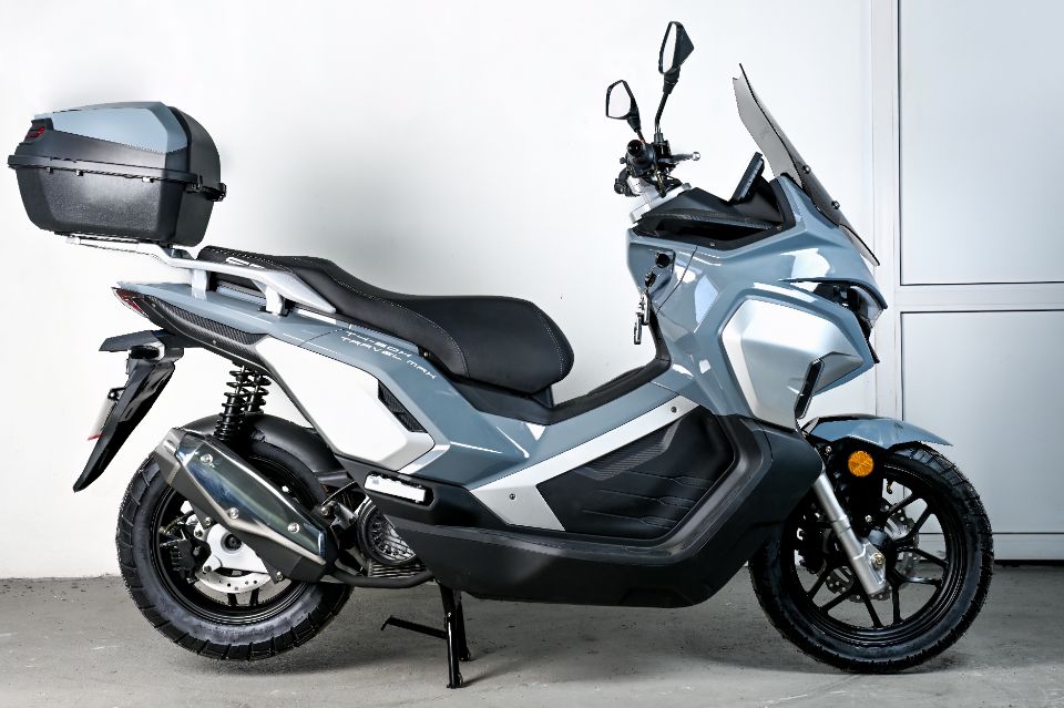 racermotors.by - Максискутер SPRMOTORS TRAVEL MAX 180 EFI