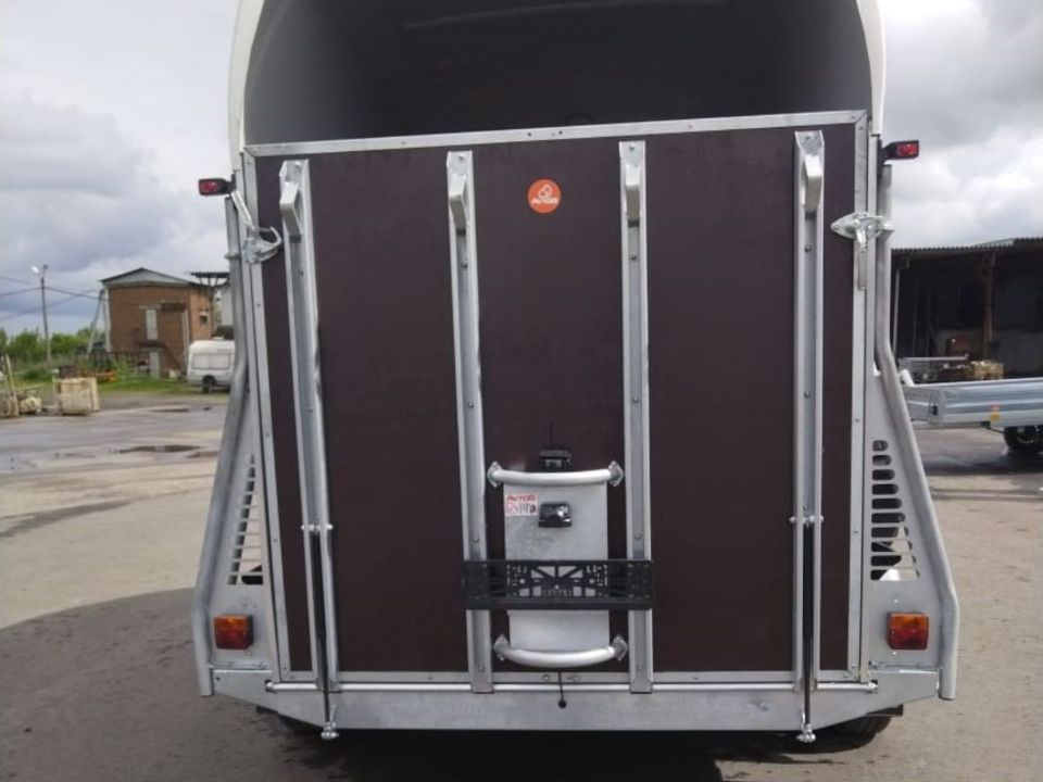 Прицеп коневоз Avtos HT31R2C
