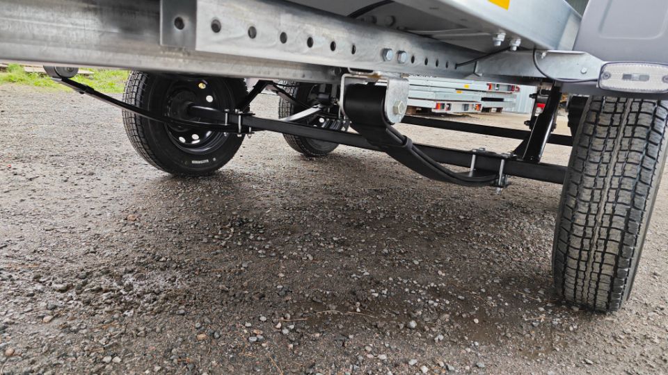 Автос.бел - ПЛАТФОРМА AVTOS А40Р2В, РЕССОРЫ ГАЗЕЛЬ 2-УХ ЛИСТОВЫЕ, КОЛЕСА R16, БЕЗ ТЕНТА, БЕЗ БОРТОВ