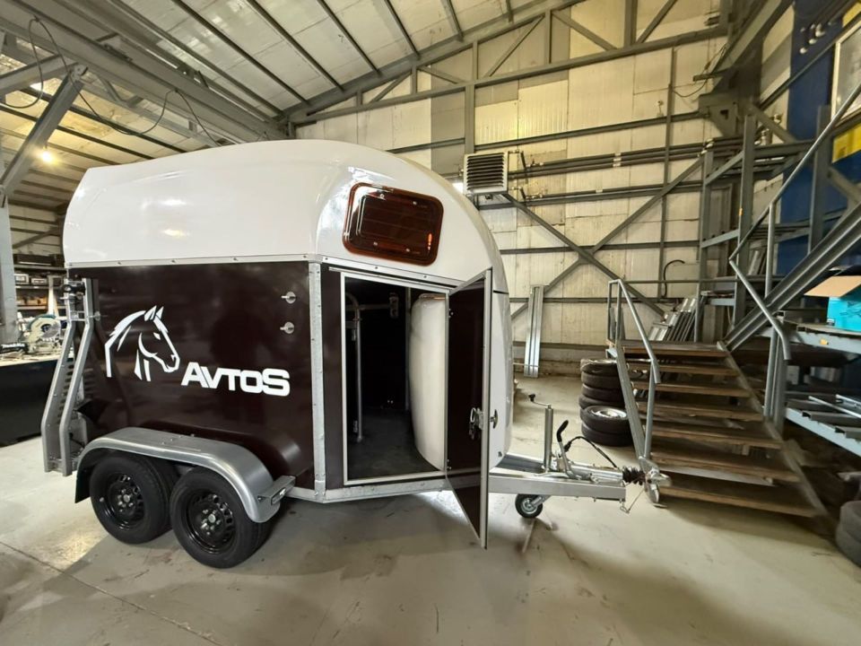 Прицеп коневоз Avtos HT31R2C