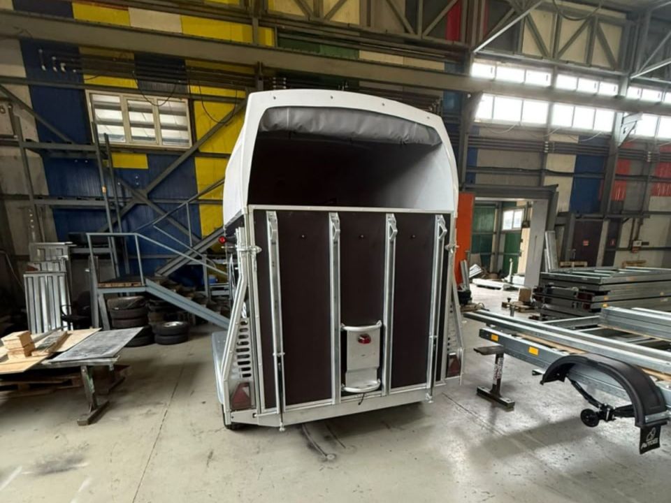 Прицеп коневоз Avtos HT31R2C
