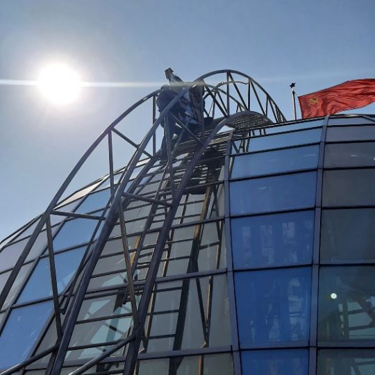 Устранение протеканий на куполе музея ВОВ