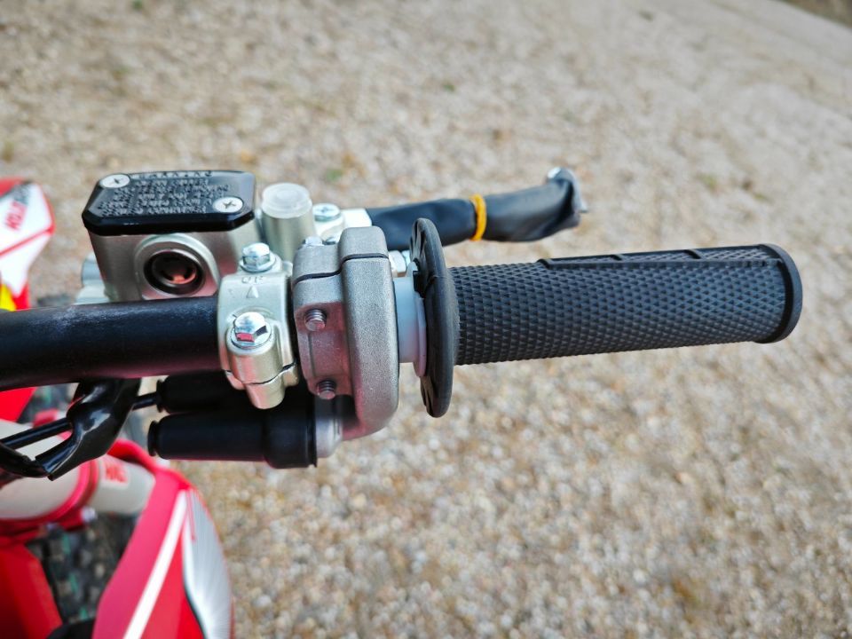 REGULMOTO HOLESHOT RED EDITION (4 VALVES)