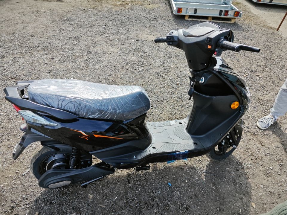 ЭЛЕКТРОСКУТЕР TSUNAMI BOXER