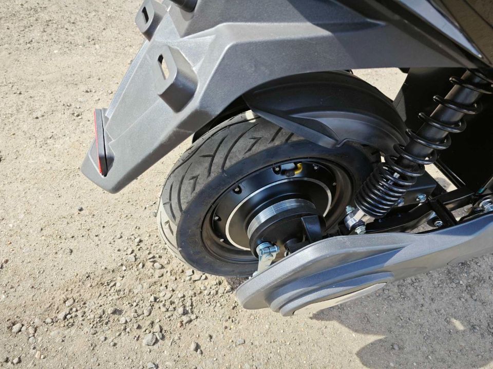 ЭЛЕКТРОСКУТЕР TSUNAMI BOXER