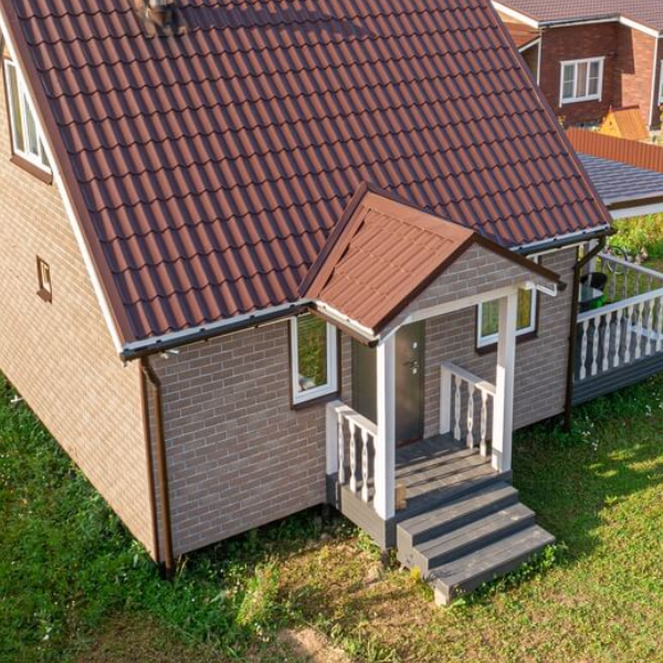 Пример коттеджа из плитки Хауберк "кирпич Античный"