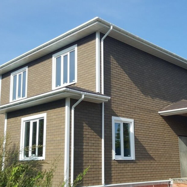 Пример коттеджа из плитки Хауберк "кирпич Песчаный"