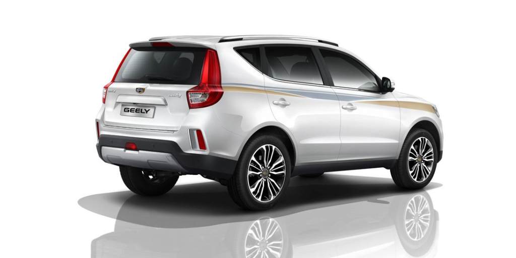 Фото автомобиля Geely Emgrand X7 (2019) сзади и сбоку