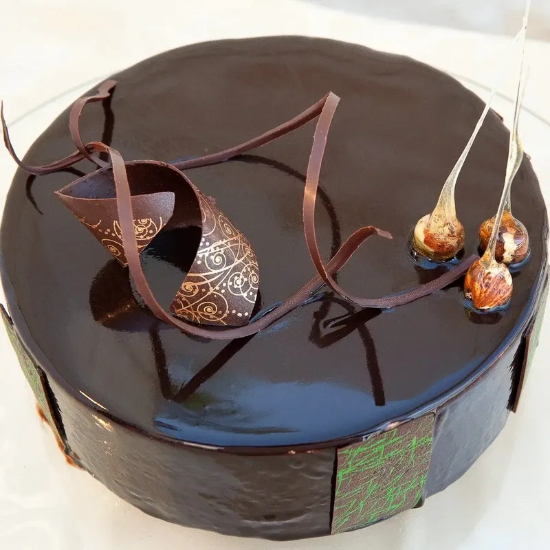 Торт в стиле "Декор из шоколада"